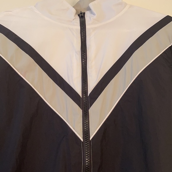 WOMENS Pink Wind Breaker - Picture 3 of 5